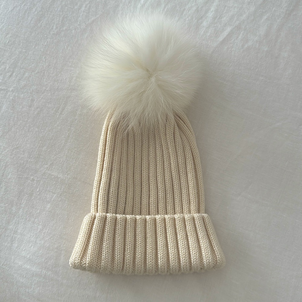 Love Token Women’s Ribbed Knit Ivory Pom Pom Hat